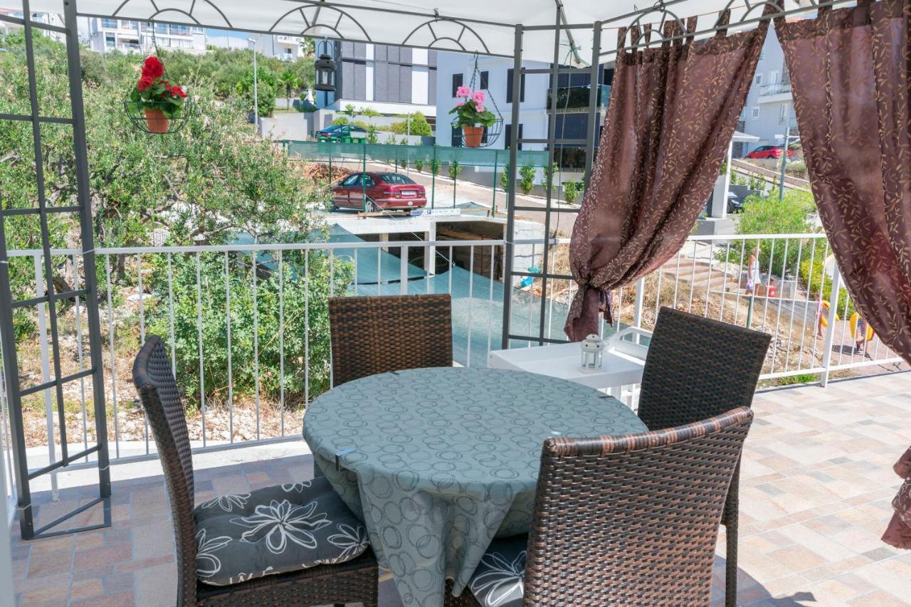 פרימוסטן Apartments Zmika מראה חיצוני תמונה