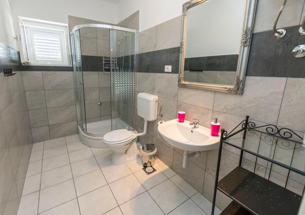 פרימוסטן Apartments Zmika מראה חיצוני תמונה