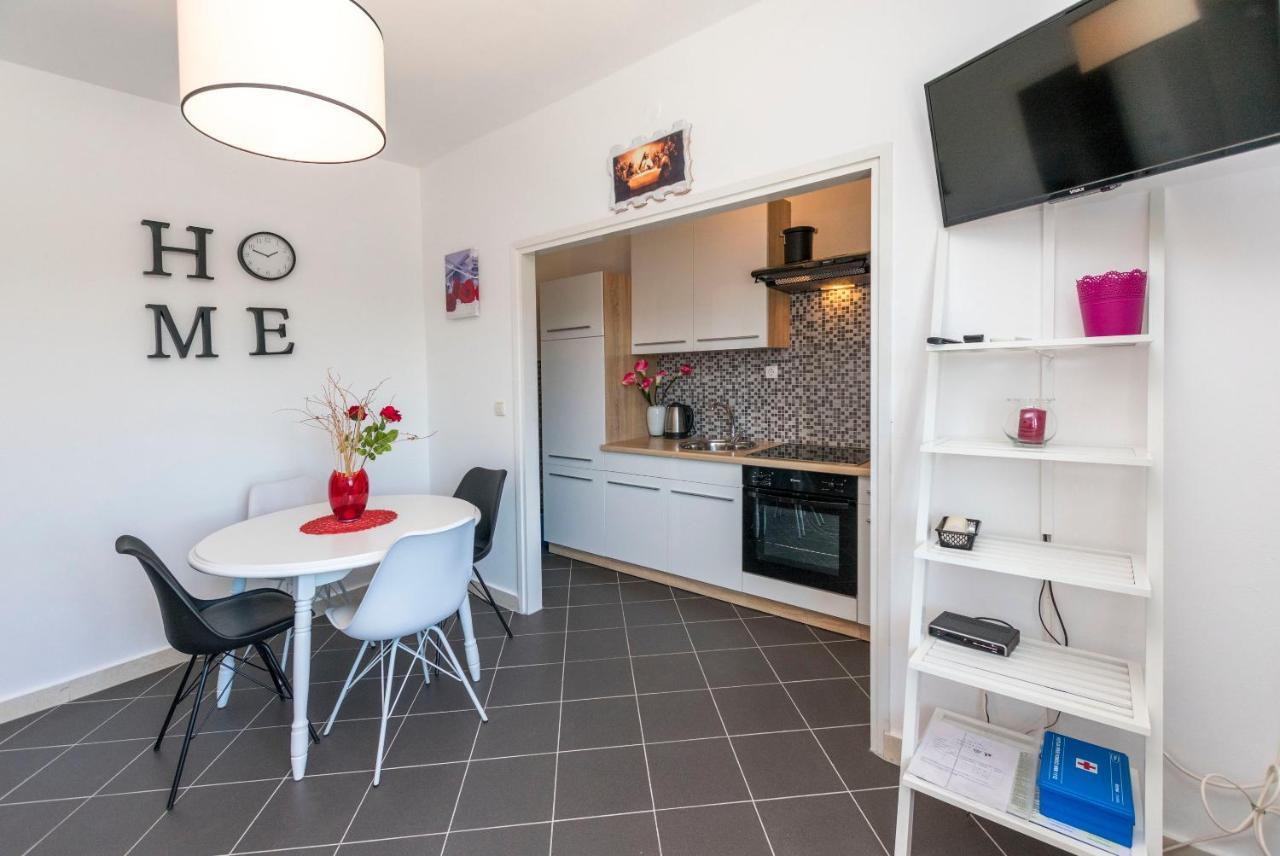 פרימוסטן Apartments Zmika מראה חיצוני תמונה