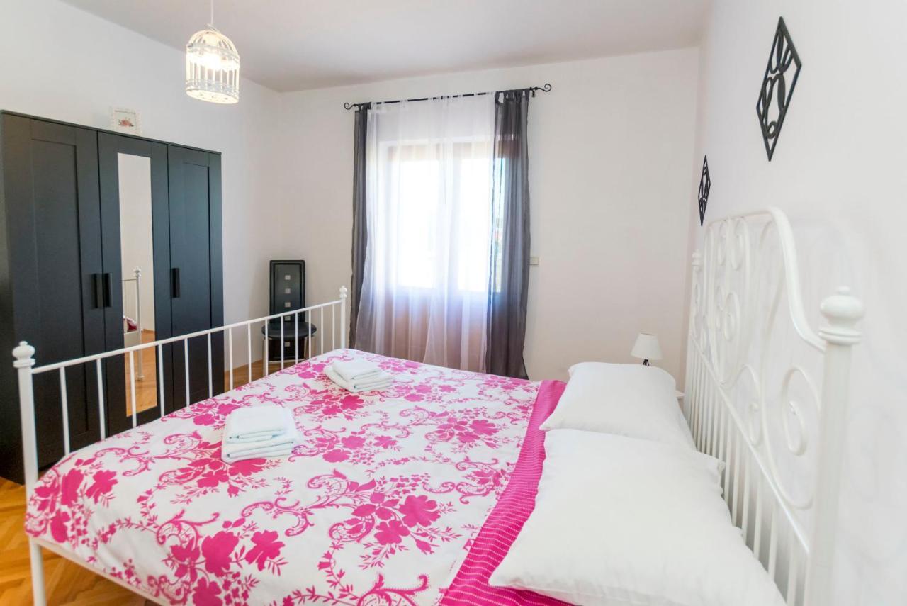 פרימוסטן Apartments Zmika מראה חיצוני תמונה