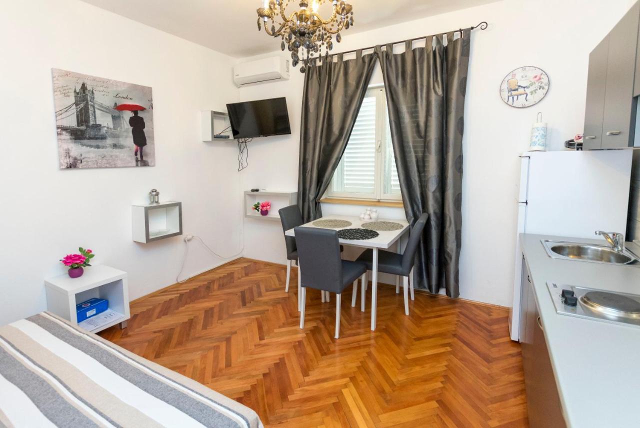 פרימוסטן Apartments Zmika מראה חיצוני תמונה